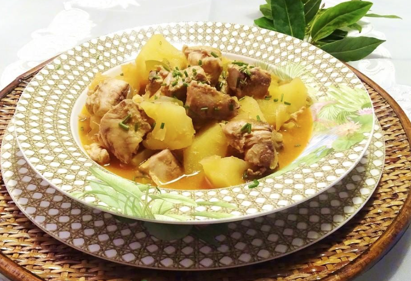 Ensalada de vegetales con marmitako de melva.